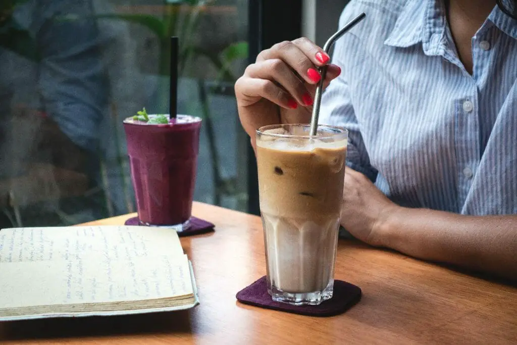 What drinks have no caffeine at Starbucks?
