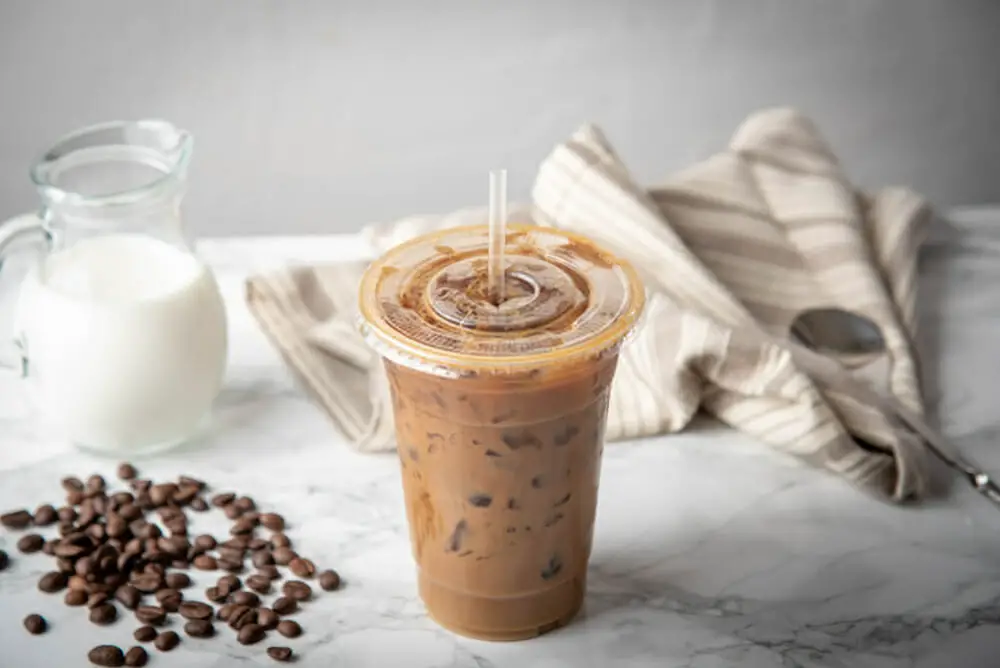 What's the difference between iced mocha and iced latte?